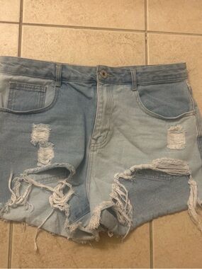 Two-Tone Light Blue Denim Shorts with Frayed Hem